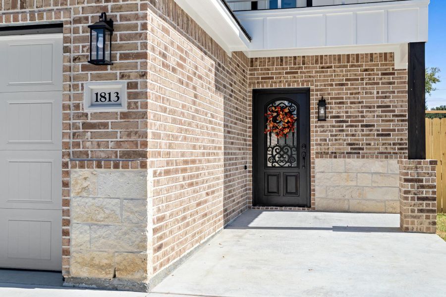 Exterior details and patio area of a home in , Port Neches (Image 26).