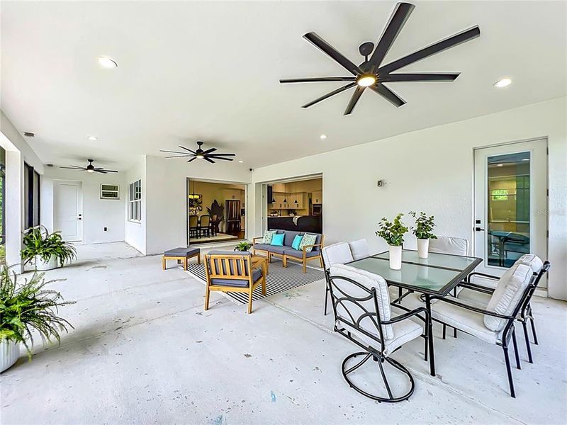 Furnished interior view inside a new home in , Orlando (Image 39).