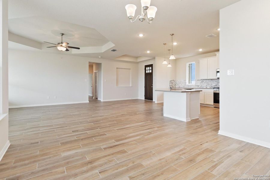 Spacious, unfurnished interior of a new home in Jordan's Ranch, San Antonio (Image 21).