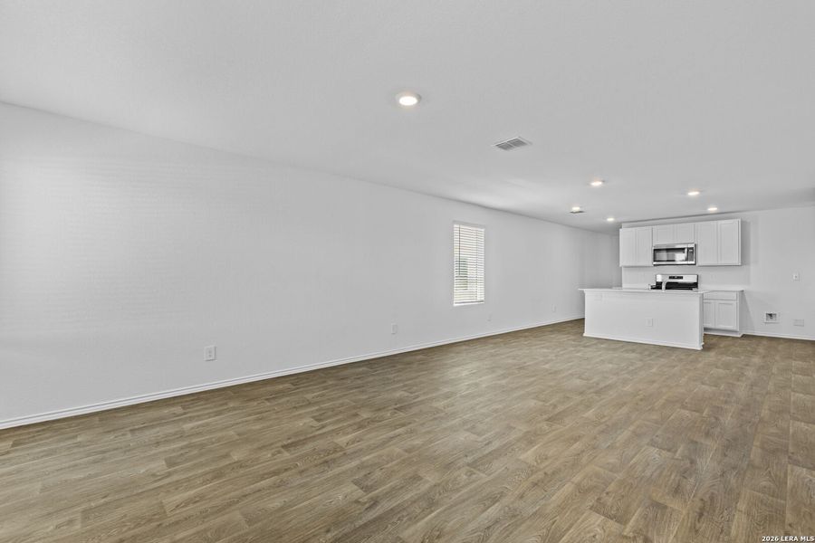 Spacious, unfurnished interior of a new home in Preserve at Medina, Von Ormy (Image 10).