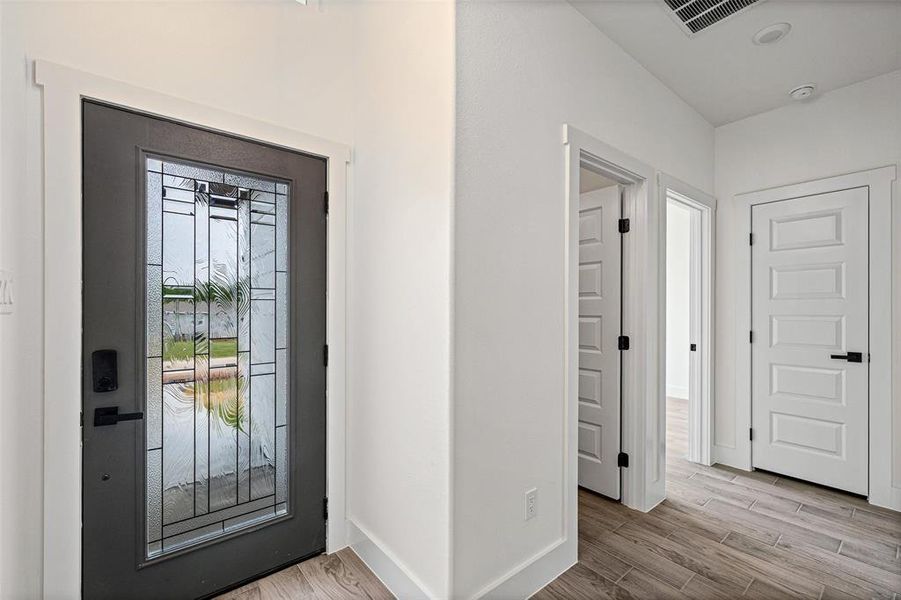 Spacious, unfurnished interior of a new home in , Granbury (Image 32).