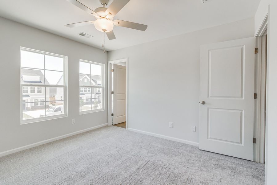 Spacious, unfurnished interior of a new home in Astoria, Columbia (Image 23).