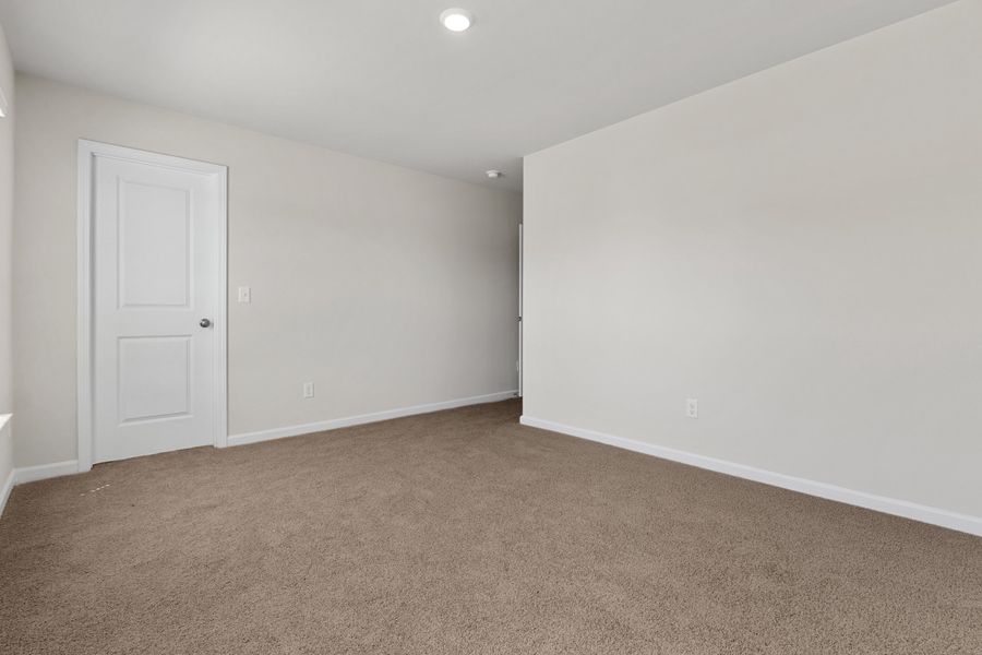 Spacious, unfurnished interior of a new home in Harmon Hill Estates, Hopkins (Image 26).