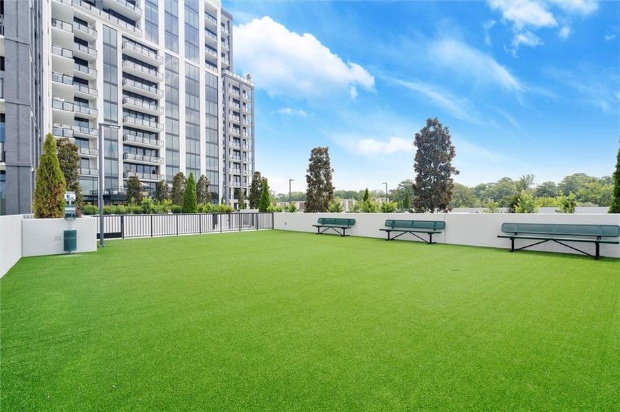 Condo located in Atlanta, GA showcasing its design and architecture (Image 4).