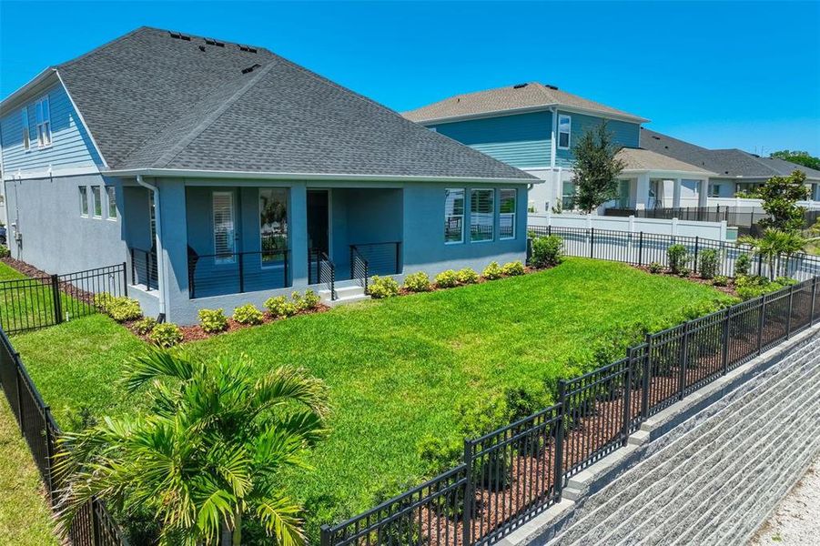 Exterior details and patio area of a home in , Tarpon Springs (Image 3).