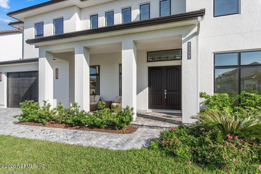 Exterior details and patio area of a home in Tamaya, Jacksonville (Image 3).