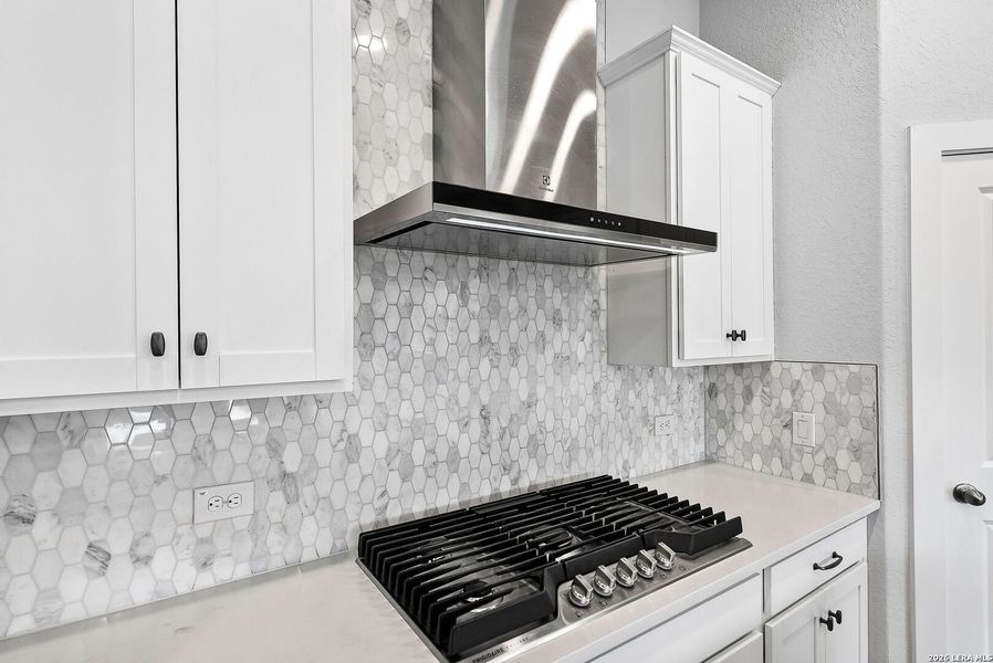 Close-up of interior finishes inside a home in Davis Ranch 60', San Antonio (Image 24).