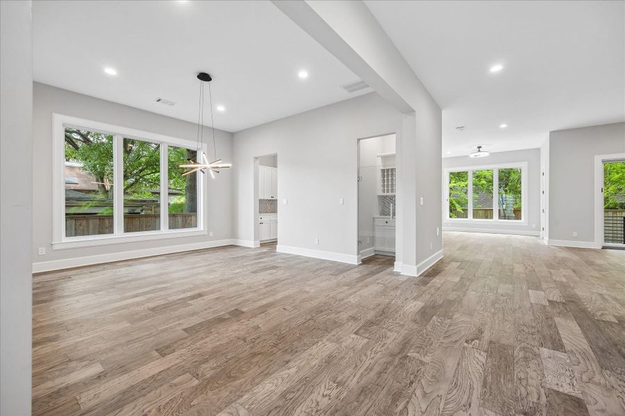 Spacious, unfurnished interior of a new home in , Houston (Image 40).