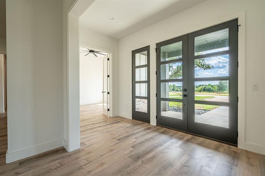 Spacious, unfurnished interior of a new home in , Granbury (Image 33). Spacious, unfurnished interior of a new home in , Granbury (Image 33).