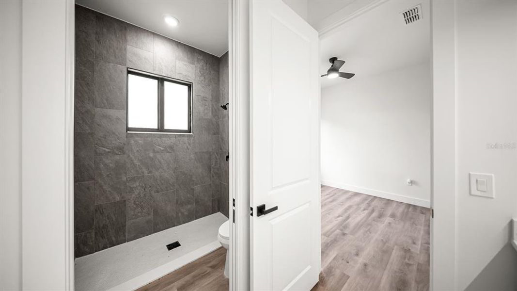 Spacious, unfurnished interior of a new home in , Port Charlotte (Image 19).