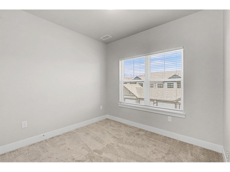 Spacious, unfurnished interior of a new home in Highlands at Fox Hill - The Flats, Longmont (Image 15).