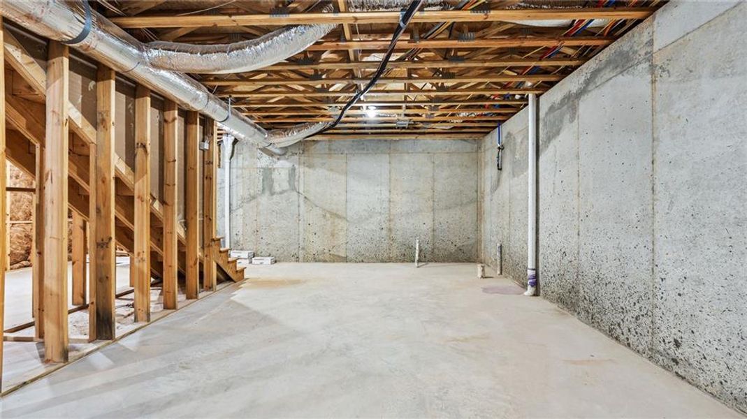 Spacious, unfurnished interior of a new home in , Ellijay (Image 38).