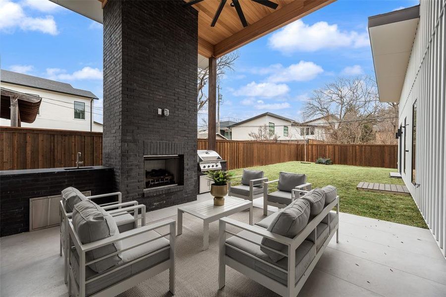 Exterior details and patio area of a home in , Dallas (Image 25).