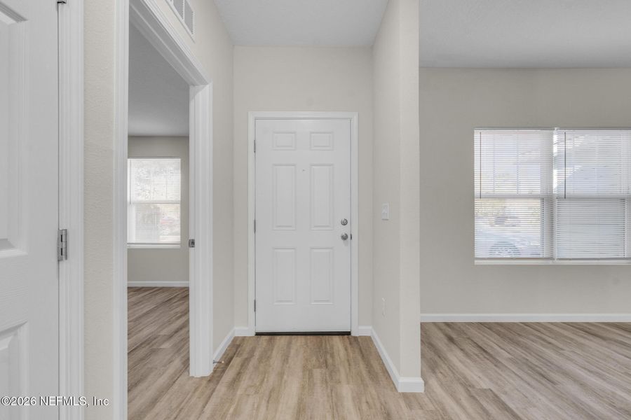 Spacious, unfurnished interior of a new home in , Jacksonville (Image 24).