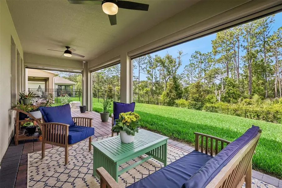 Exterior details and patio area of a home in , Winter Garden (Image 28).