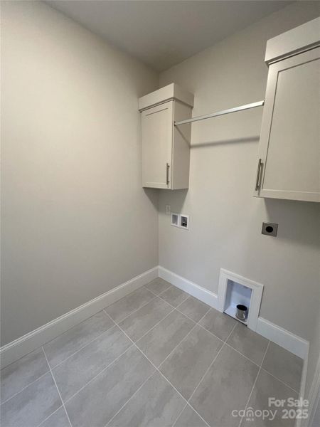 Spacious, unfurnished interior of a new home in , Hickory (Image 23).