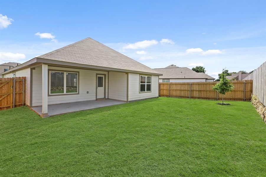 Front exterior of a new home in Sycamore Landing, Fort Worth, TX, highlighting curb appeal (Image 12). Front exterior of a new home in Sycamore Landing, Fort Worth, TX, highlighting curb appeal (Image 12).
