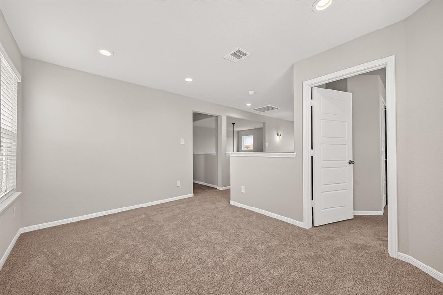 Spacious, unfurnished interior of a new home in La Segarra, Brookshire (Image 38). Spacious, unfurnished interior of a new home in La Segarra, Brookshire (Image 38).