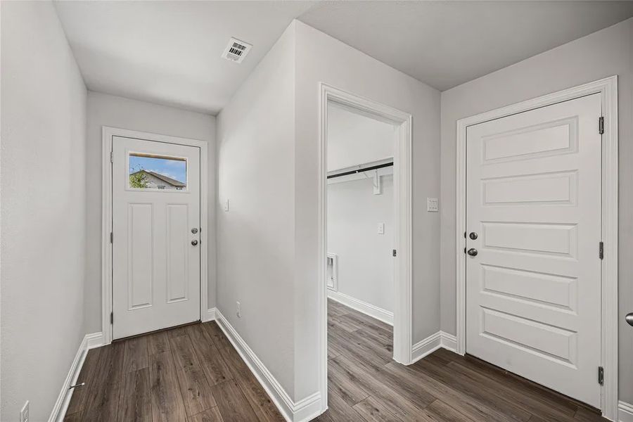 Spacious, unfurnished interior of a new home in Stonebrooke, Conroe (Image 8).