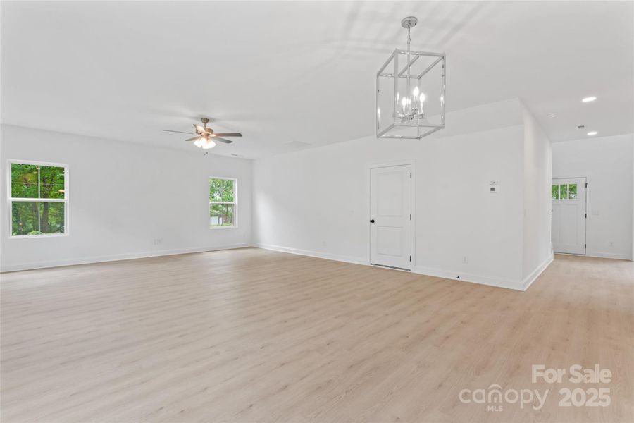 Spacious, unfurnished interior of a new home in , Harrisburg (Image 10).