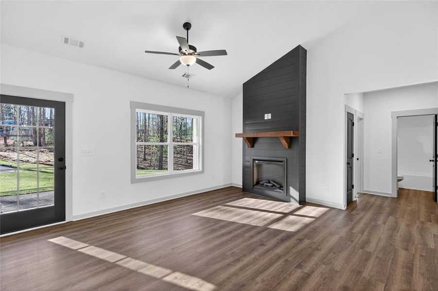 Spacious, unfurnished interior of a new home in , Dallas (Image 20).