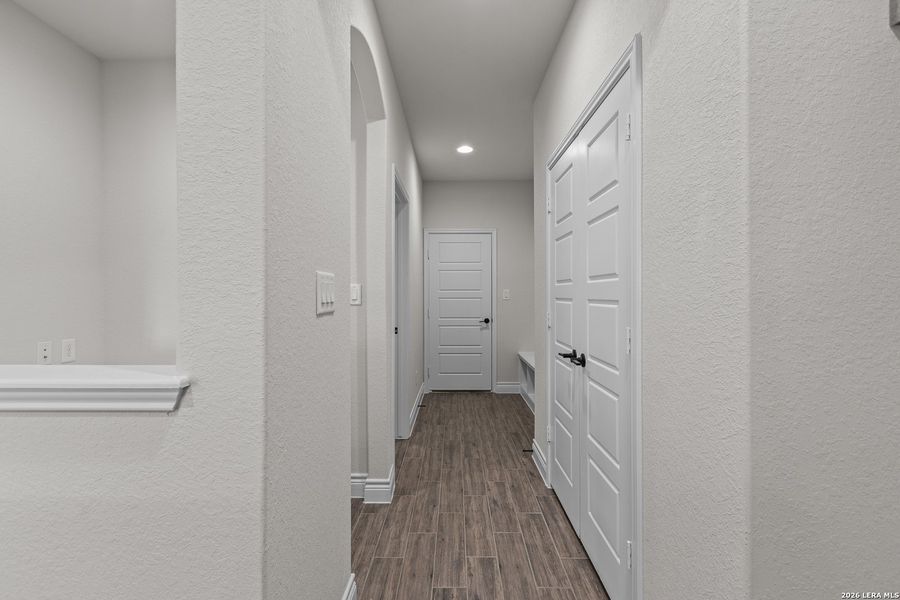 Spacious, unfurnished interior of a new home in Bison Ridge, San Antonio (Image 5).