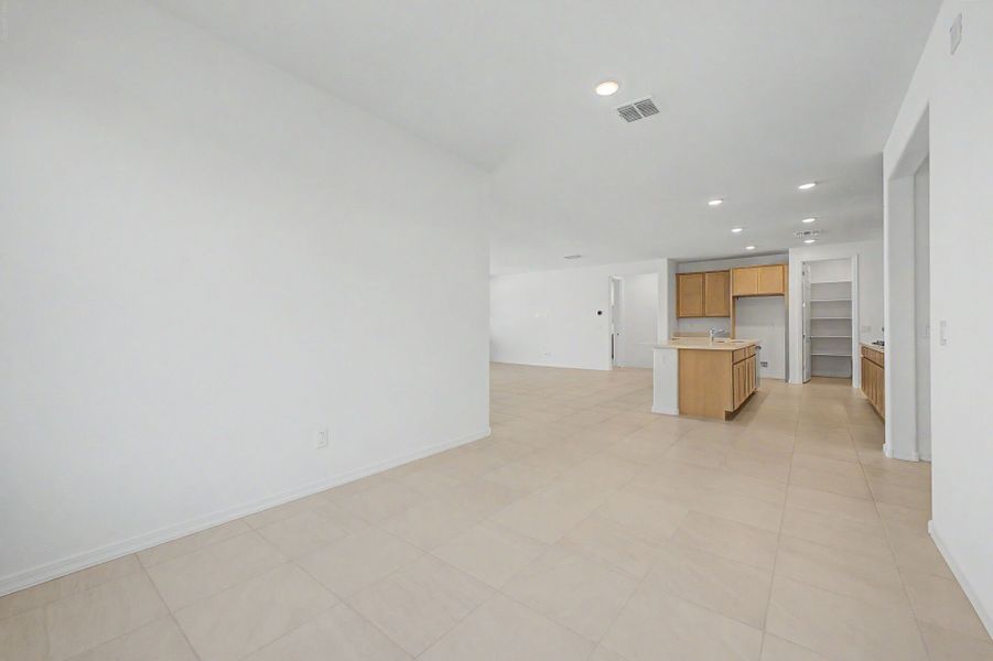 Spacious, unfurnished interior of a new home in Las Ventanas, Goodyear (Image 7). Spacious, unfurnished interior of a new home in Las Ventanas, Goodyear (Image 7).