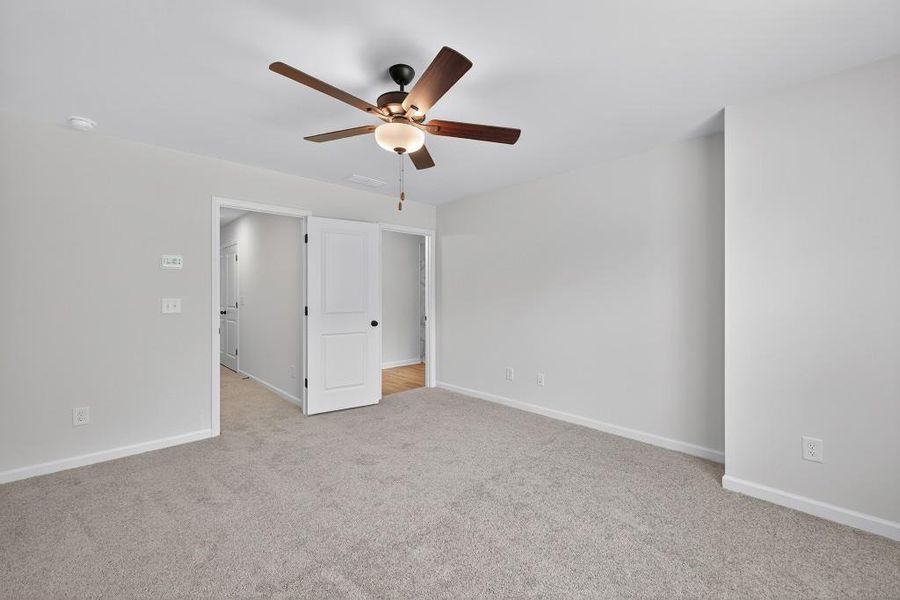 Spacious, unfurnished interior of a new home in Medlock Park, Austell (Image 28).
