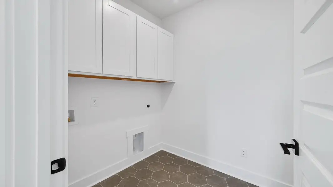 Spacious, unfurnished interior of a new home in Ballam Oaks, Mount Pleasant (Image 9).