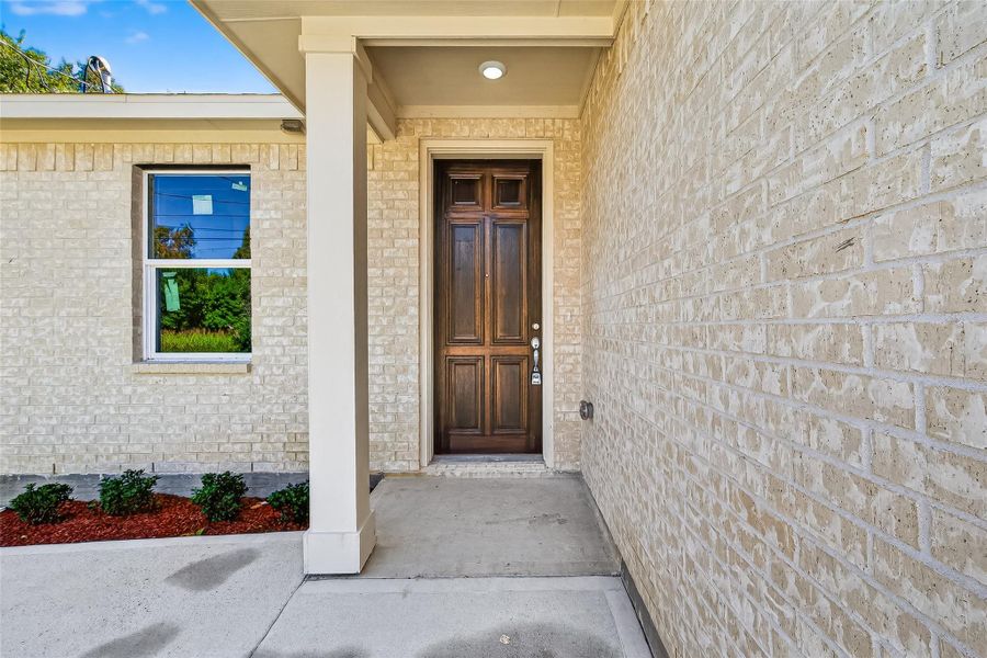 Exterior details and patio area of a home in , Texas City (Image 1). Exterior details and patio area of a home in , Texas City (Image 1).