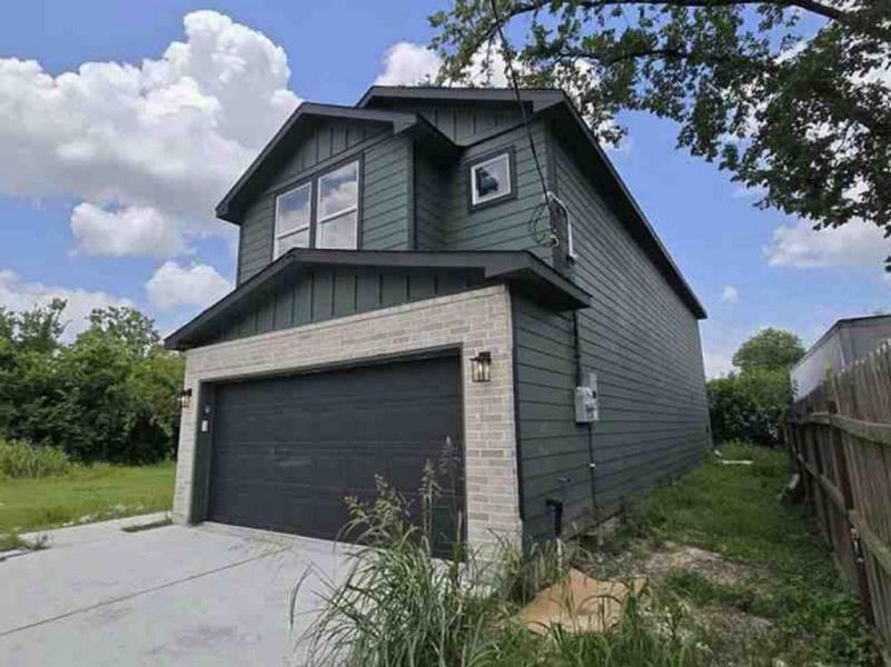 Front exterior of a new home in , Houston, TX, highlighting curb appeal (Image 2). Front exterior of a new home in , Houston, TX, highlighting curb appeal (Image 2).