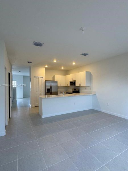 Spacious, unfurnished interior of a new home in , Homestead (Image 19).