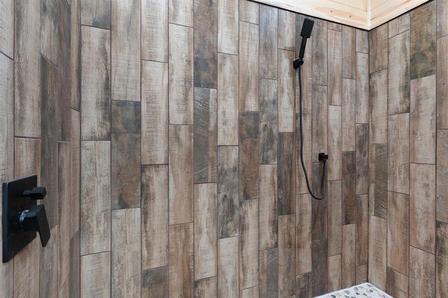 Room details featuring tiled shower Room details featuring tiled shower