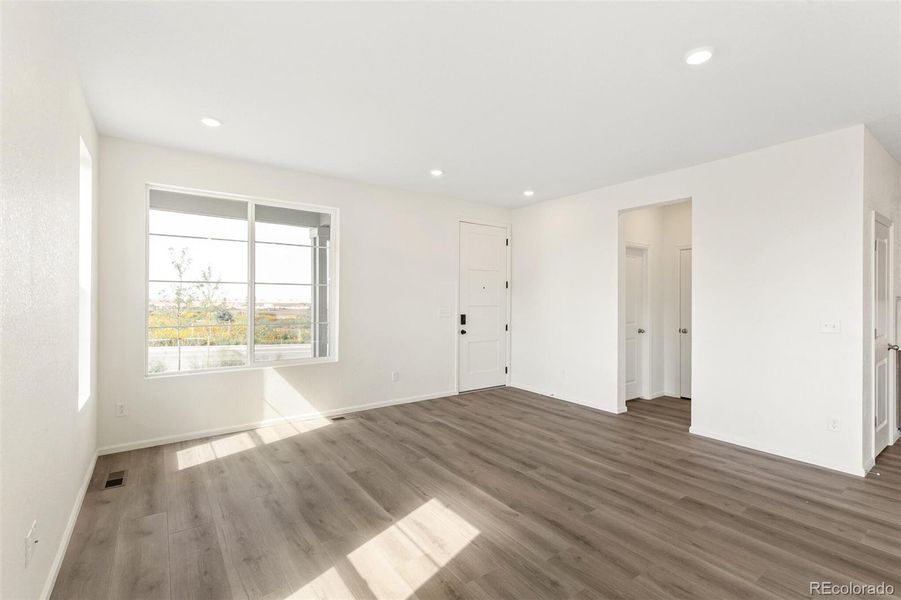 Spacious, unfurnished interior of a new home in , Aurora (Image 26).