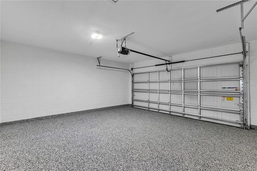 Spacious, unfurnished interior of a new home in , Orange City (Image 19).