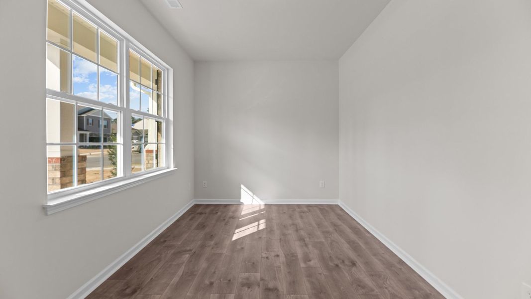 Spacious, unfurnished interior of a new home in East Ridge, Ayden (Image 11).