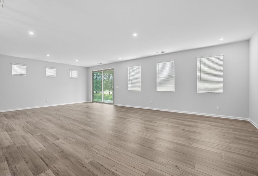 Spacious, unfurnished interior of a new home in Waxhaw Landing, Monroe (Image 12).