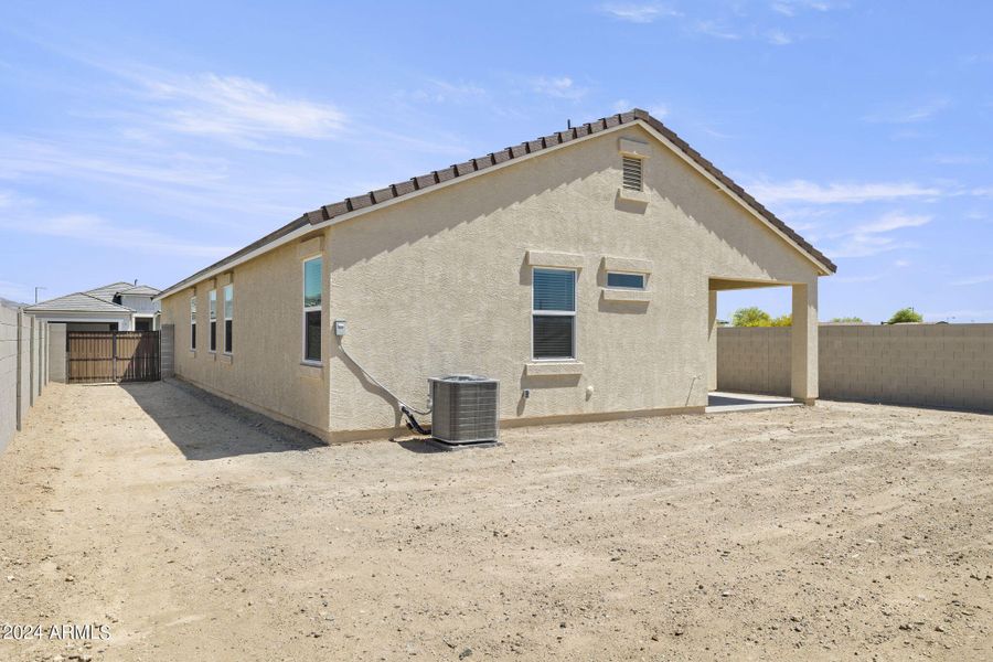 50-web-or-mls-23925-w-hopi-st-2001