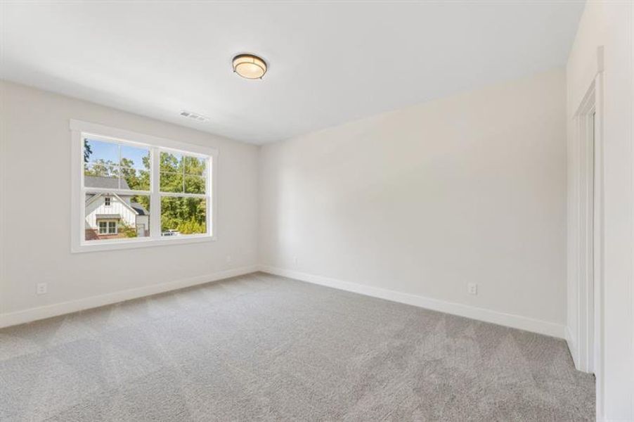 Spacious, unfurnished interior of a new home in Arden on Lanier, Cumming (Image 11).