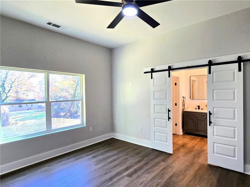 Spacious, unfurnished interior of a new home in , East Point (Image 18).