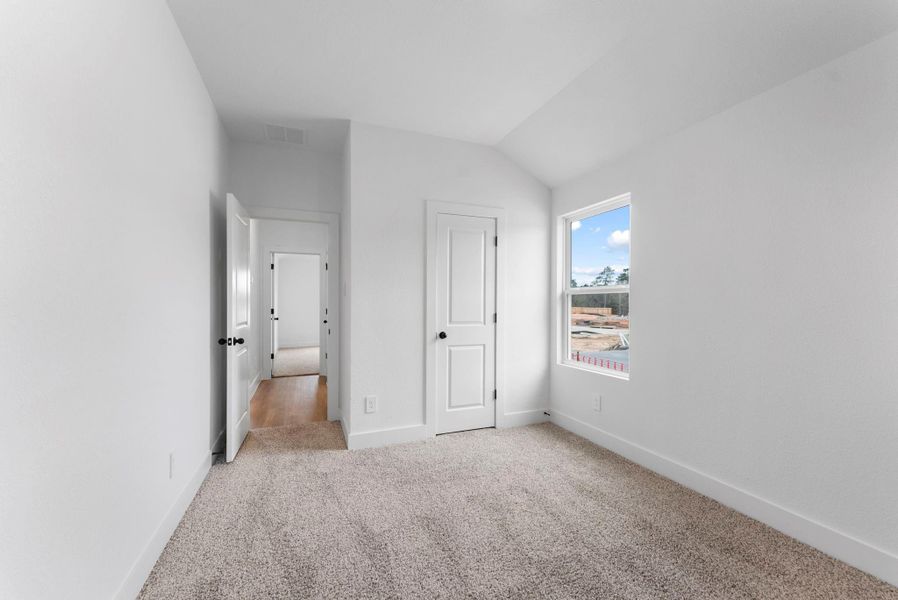 Spacious, unfurnished interior of a new home in Chapel Lakes, Montgomery (Image 38).