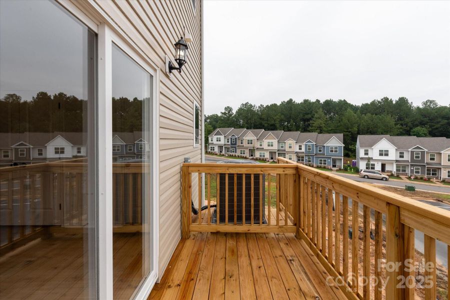 Exterior details and patio area of a home in Rhyne Court, Gastonia (Image 3).