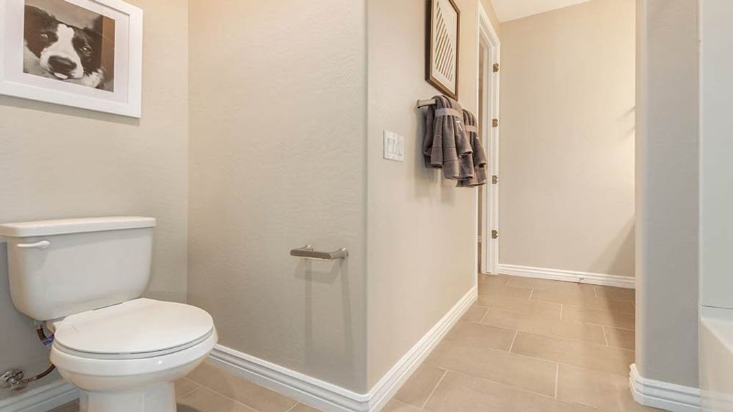 Representative furnished interior of a home built from the Harlow by Taylor Morrison in Stonehaven Discovery Collection, Glendale (Image 10).