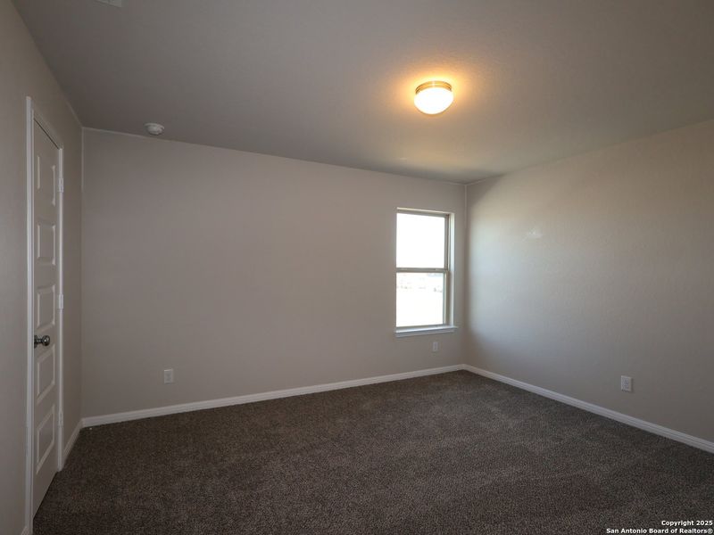 Spacious, unfurnished interior of a new home in Cinco Lakes, San Antonio (Image 14).
