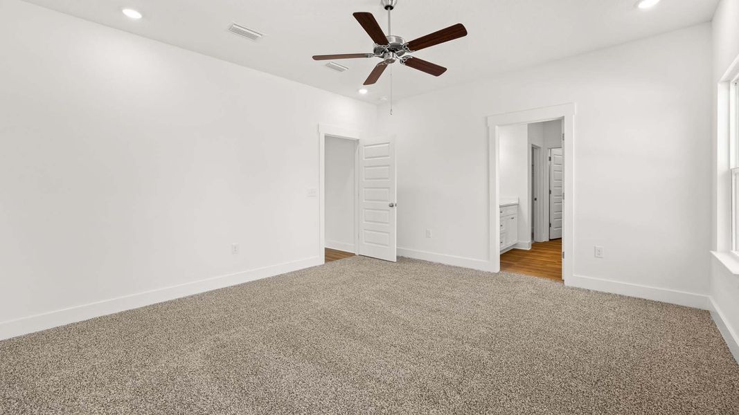 Spacious, unfurnished interior of a new home in Owl's Head Farms, Freeport (Image 19). Spacious, unfurnished interior of a new home in Owl's Head Farms, Freeport (Image 19).