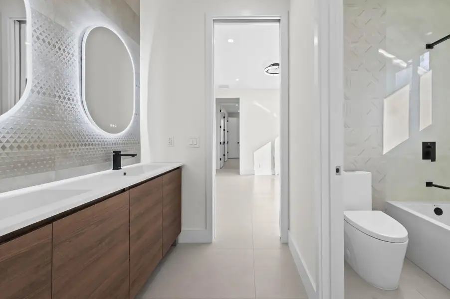 23 Bathroom 02