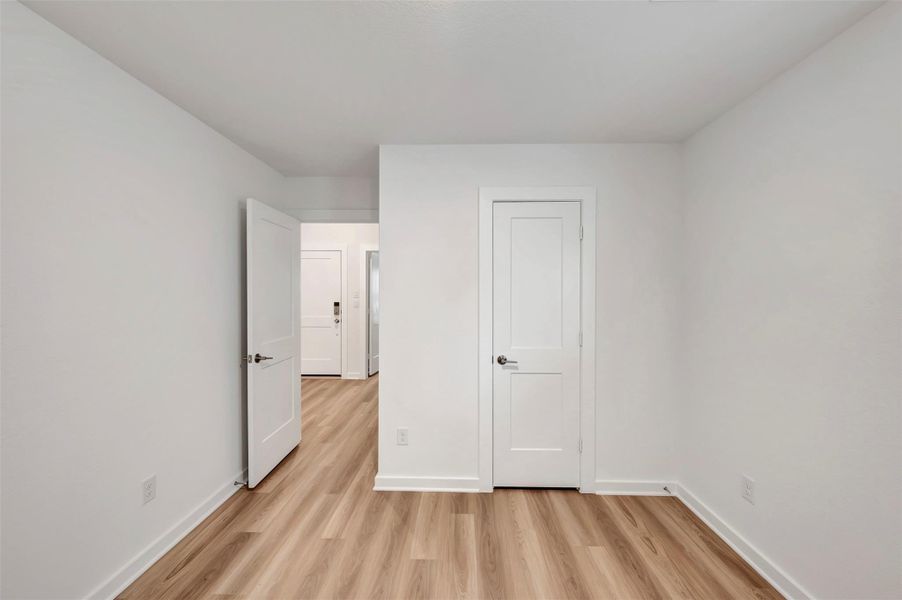 Spacious, unfurnished interior of a new home in Miller's Pond, Rosenberg (Image 25).