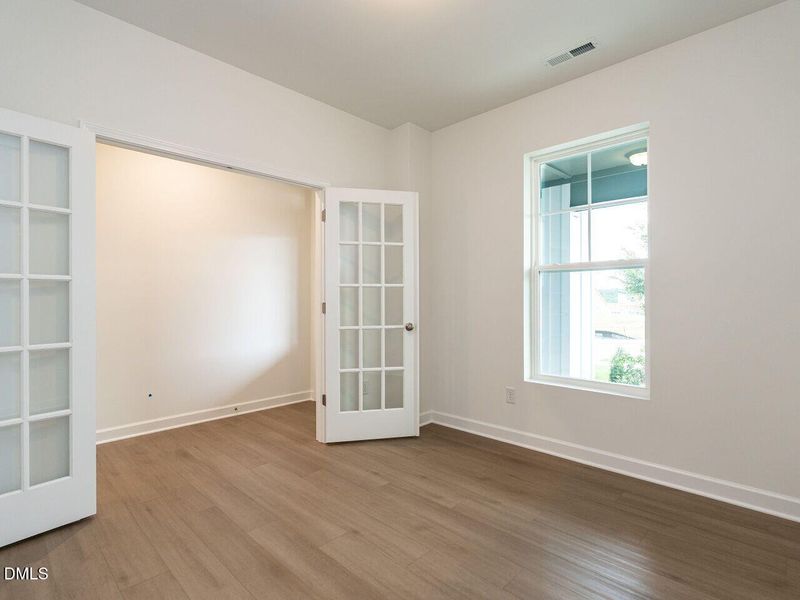 006-1280x960-office