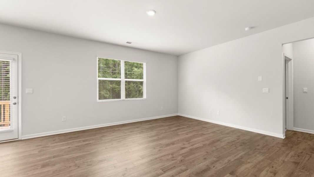 Spacious, unfurnished interior of a new home in Oaks at Cedar Grove, Fairburn (Image 20).