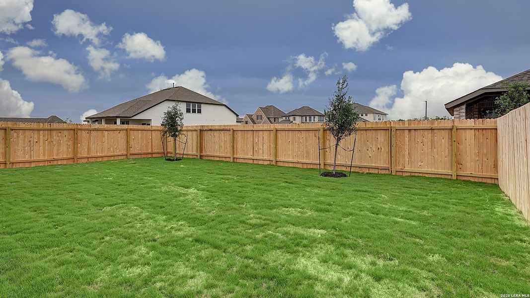 Exterior details and patio area of a home in Haby Hill, San Antonio (Image 24).